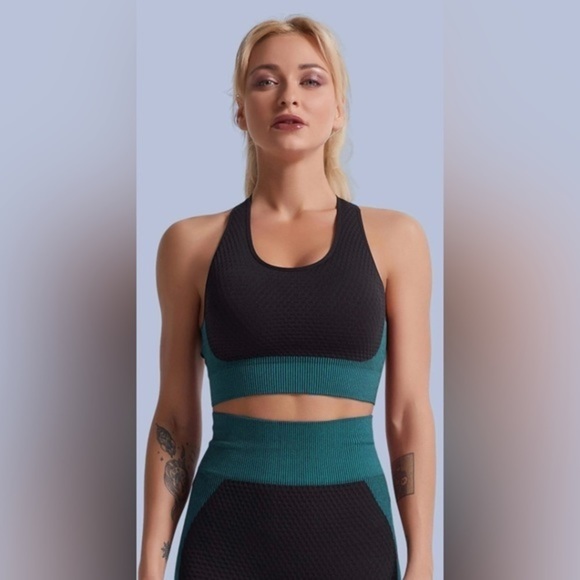 3-piece set: leggings, sports bra, & cropped zip jacket | Black & Forest Green - Picture 4 of 15